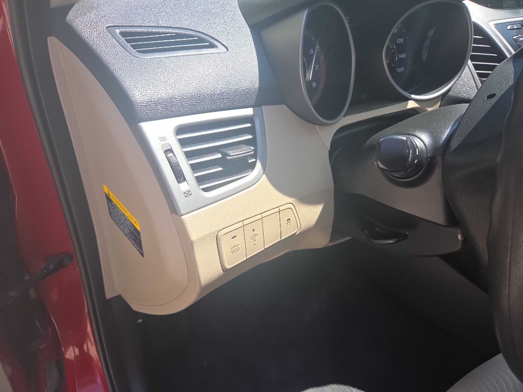 Photo 25 of this HYUNDAI ELANTRA