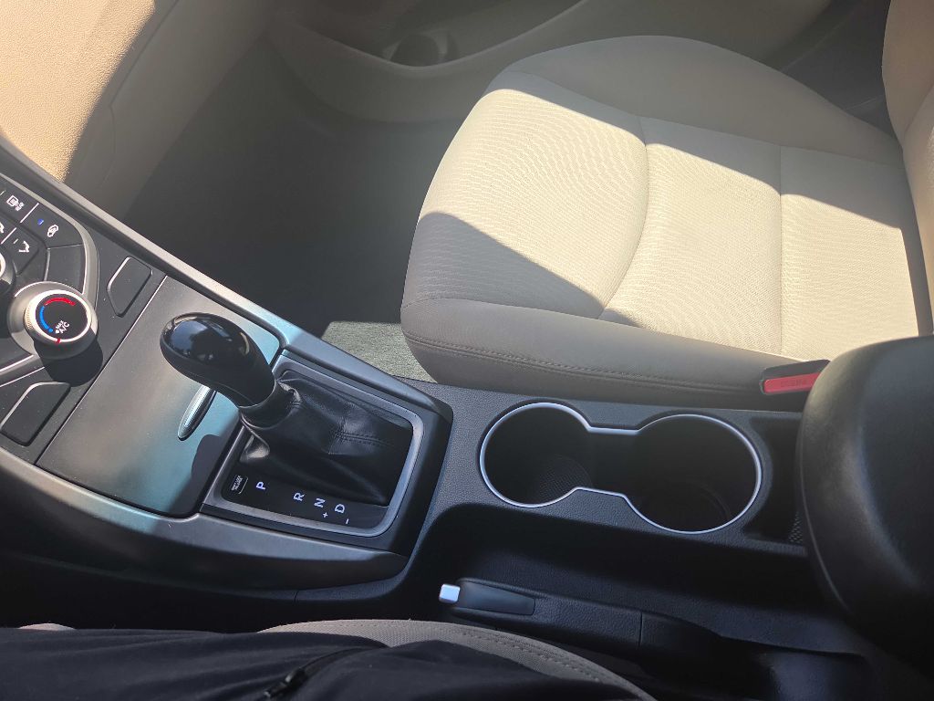 Photo 30 of this HYUNDAI ELANTRA