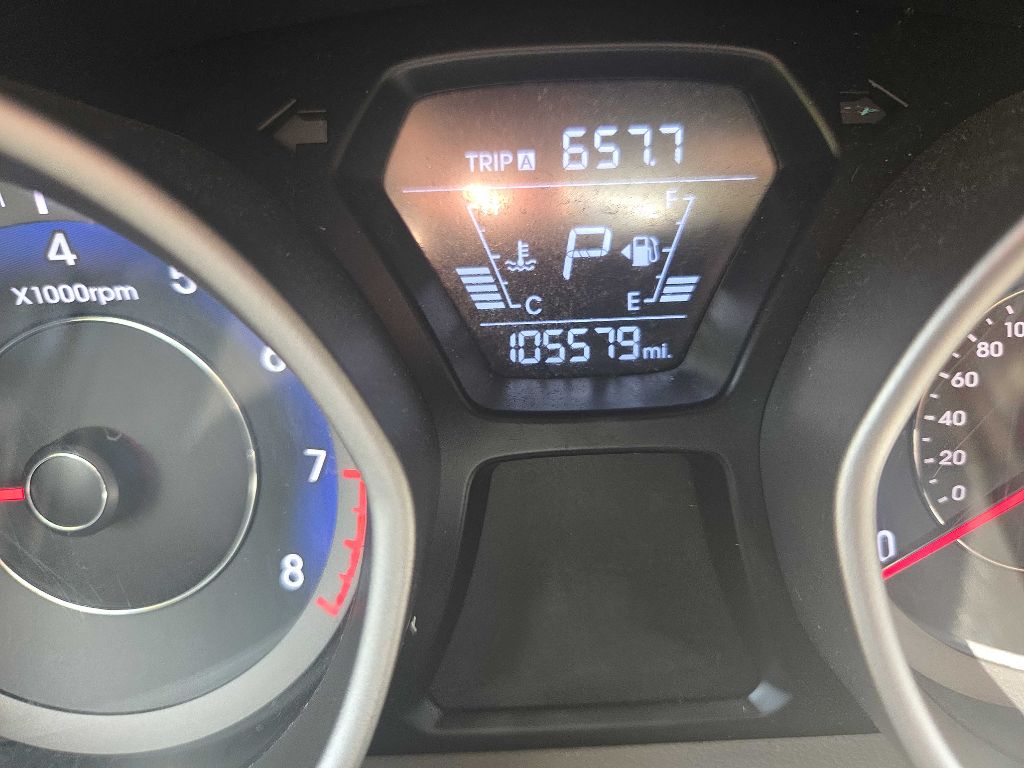 Photo 27 of this HYUNDAI ELANTRA