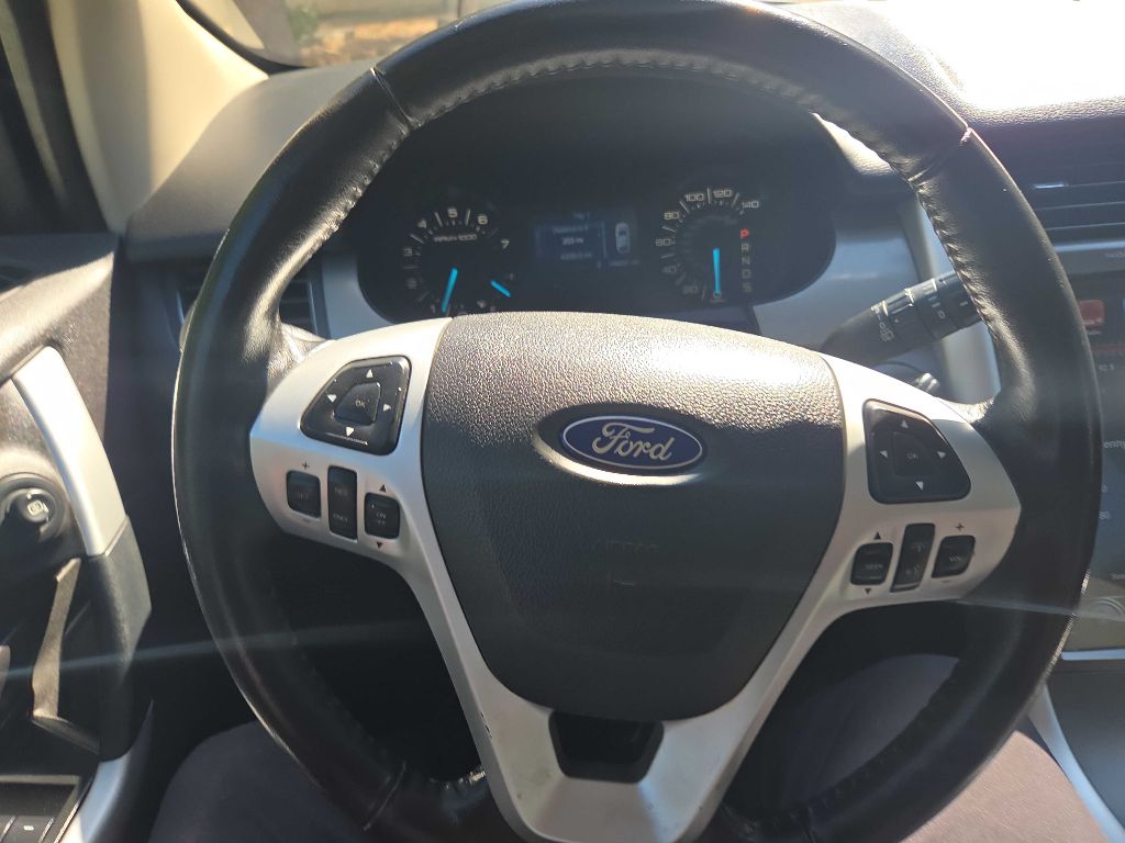 Photo 19 of this FORD EDGE