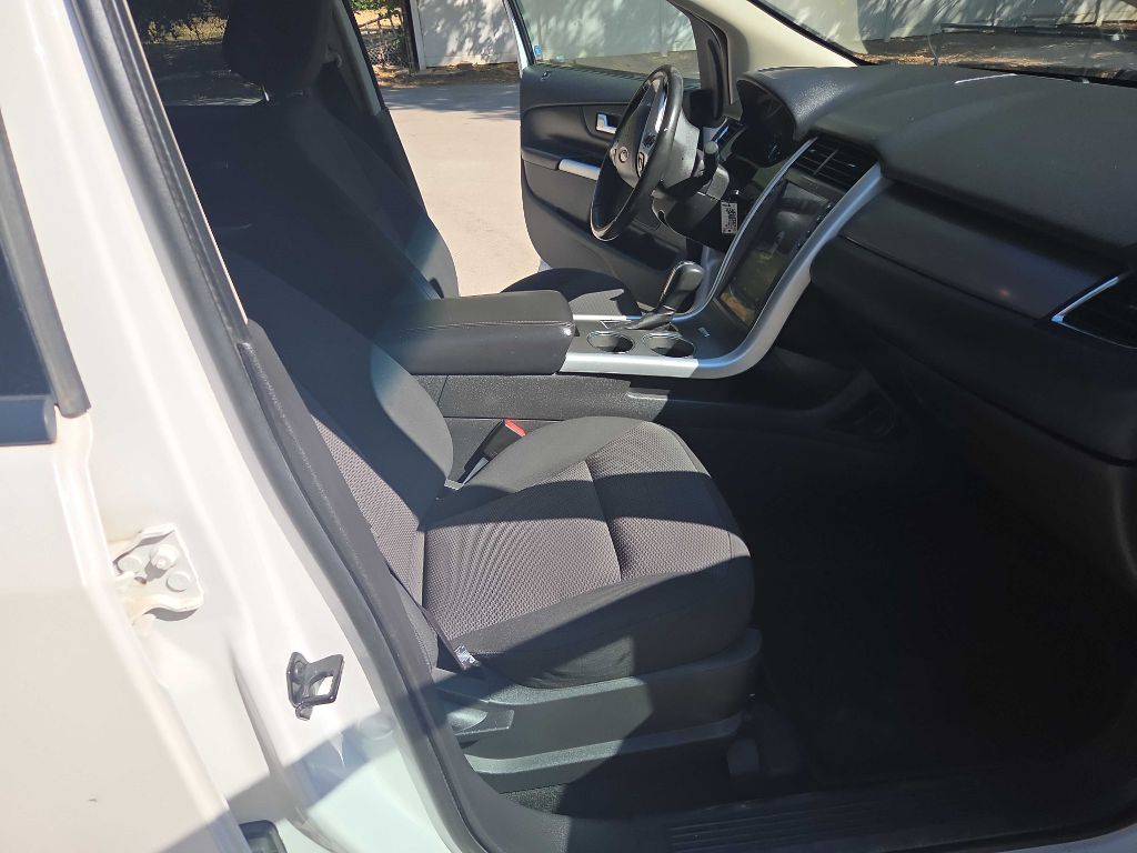 Photo 18 of this FORD EDGE