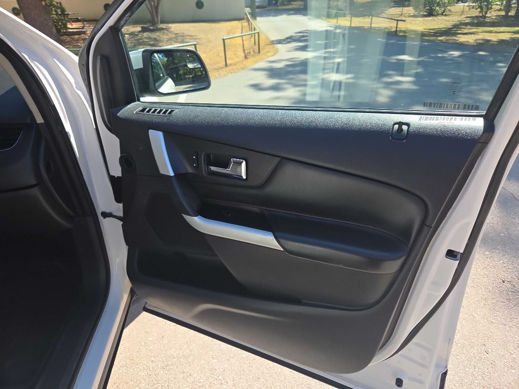 Photo 17 of this FORD EDGE