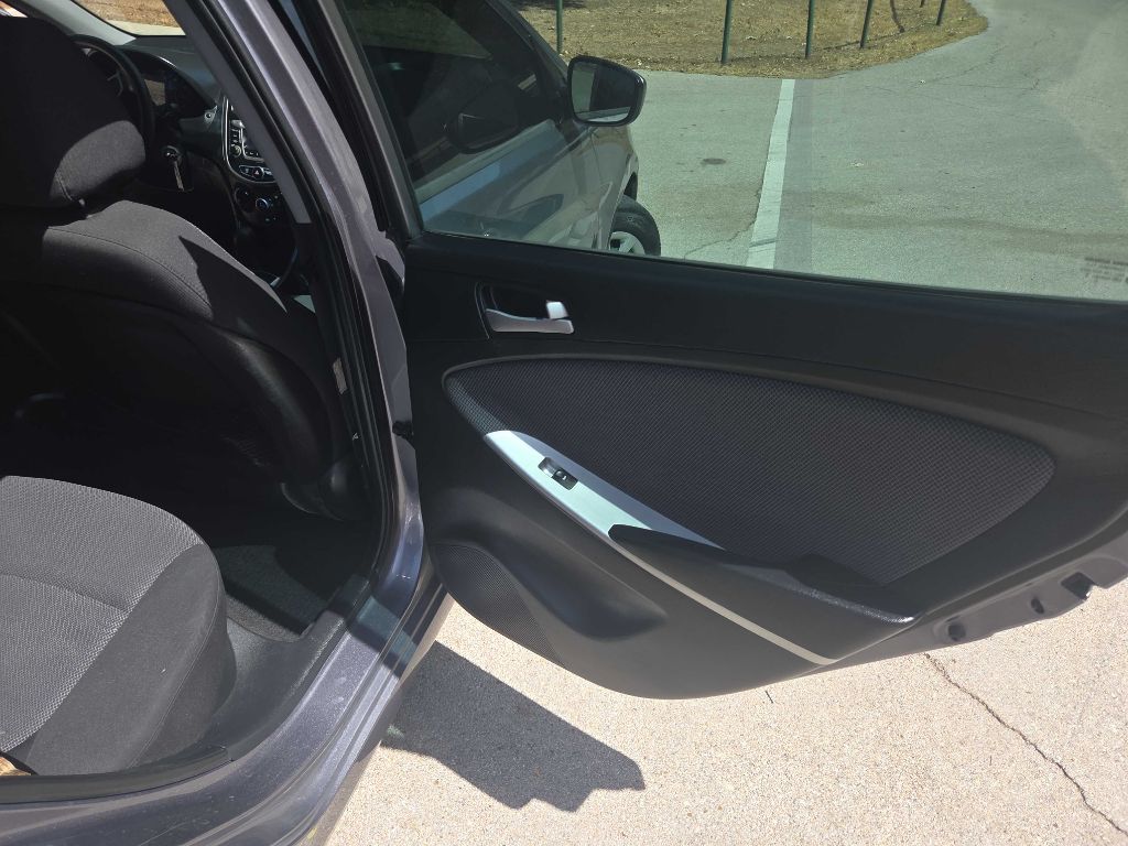 Photo 22 of this HYUNDAI ACCENT