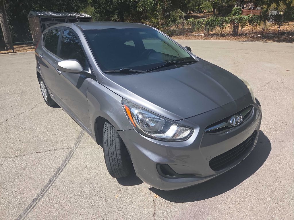 Photo 8 of this HYUNDAI ACCENT