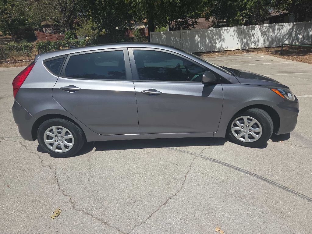Photo 7 of this HYUNDAI ACCENT
