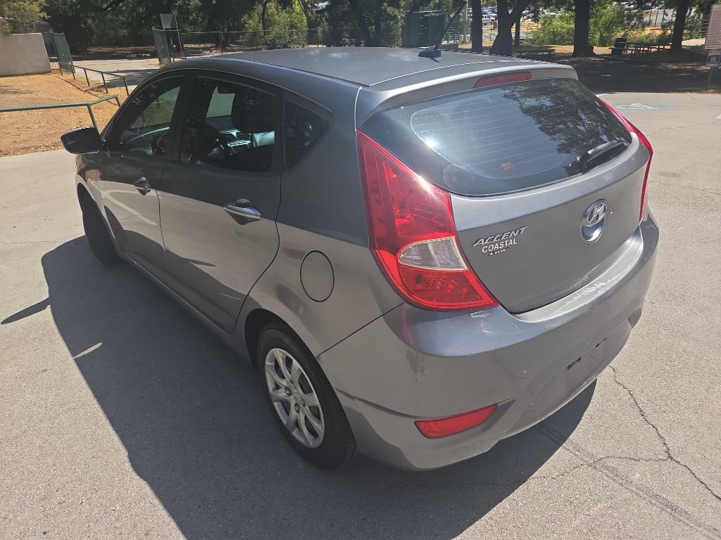 Photo 4 of this HYUNDAI ACCENT