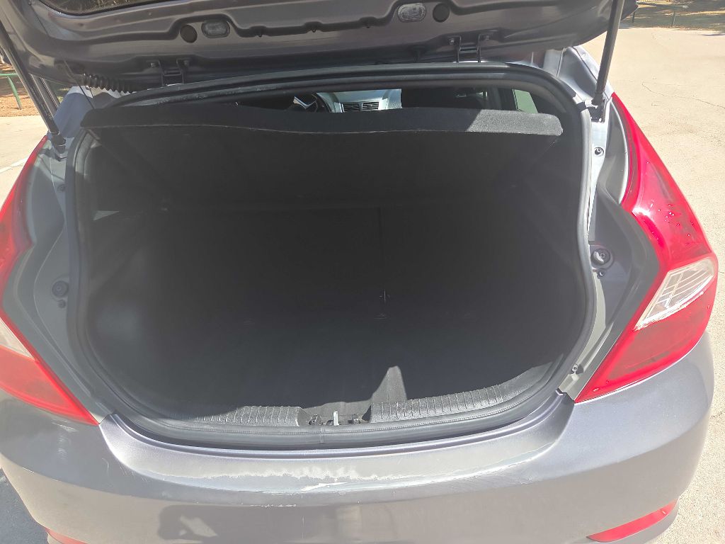 Photo 21 of this HYUNDAI ACCENT