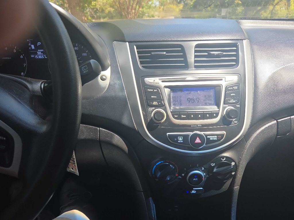 Photo 27 of this HYUNDAI ACCENT