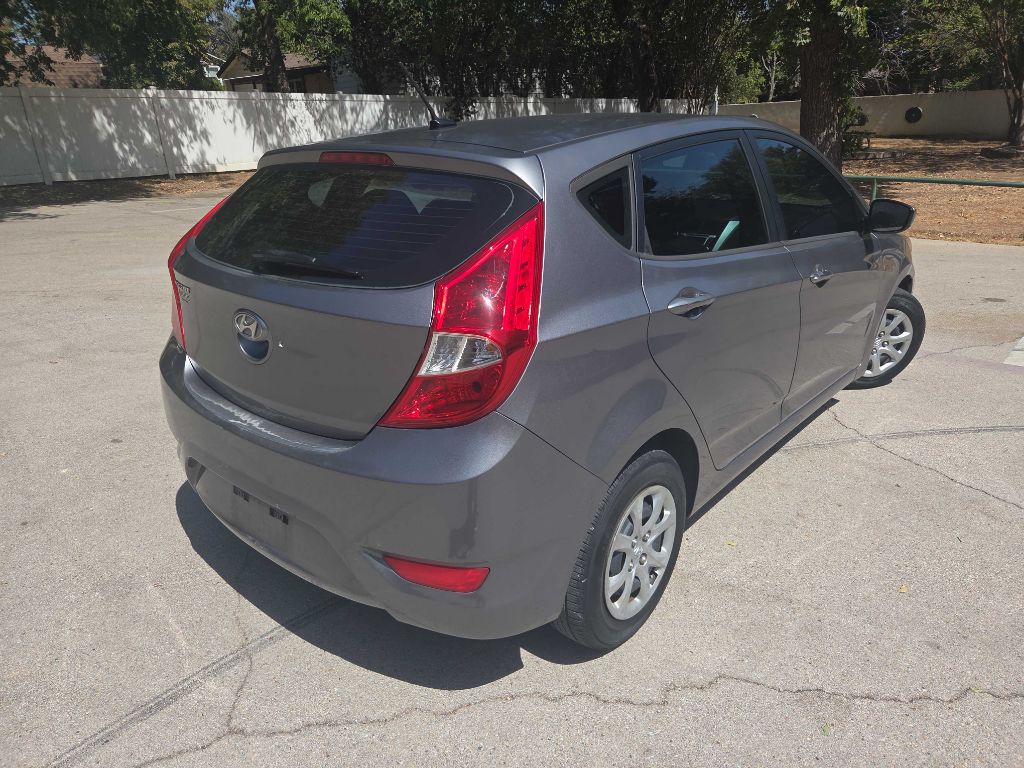 Photo 6 of this HYUNDAI ACCENT
