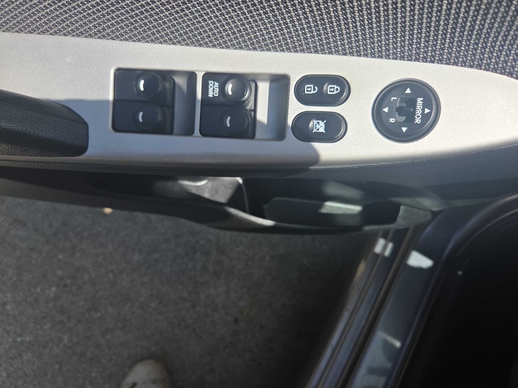 Photo 15 of this HYUNDAI ACCENT