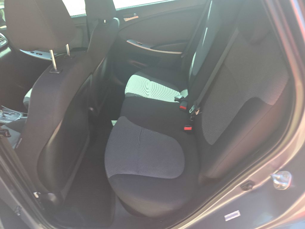 Photo 18 of this HYUNDAI ACCENT