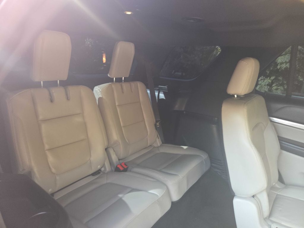 Photo 26 of this FORD EXPLORER