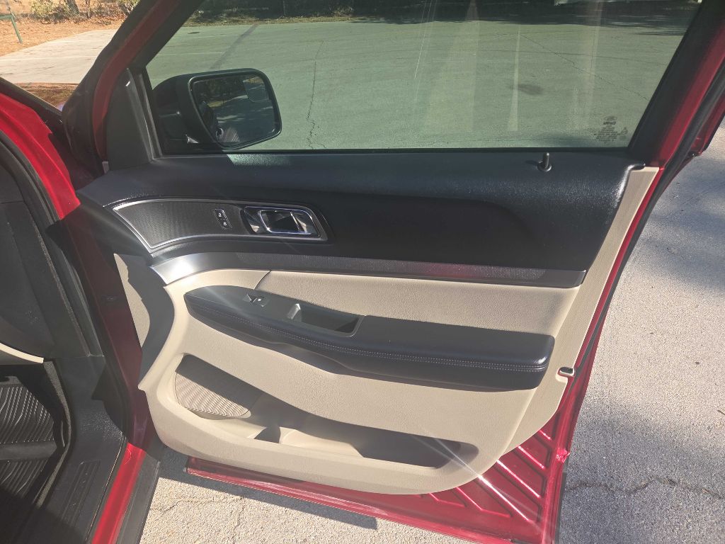 Photo 27 of this FORD EXPLORER