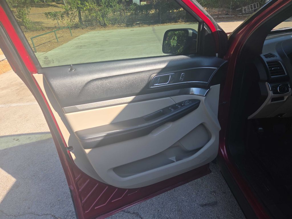Photo 17 of this FORD EXPLORER