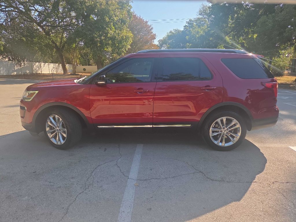 Photo 3 of this FORD EXPLORER