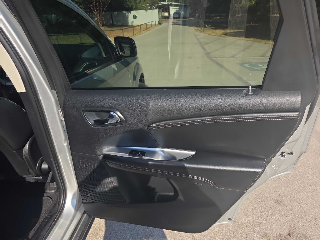 Photo 23 of this DODGE JOURNEY