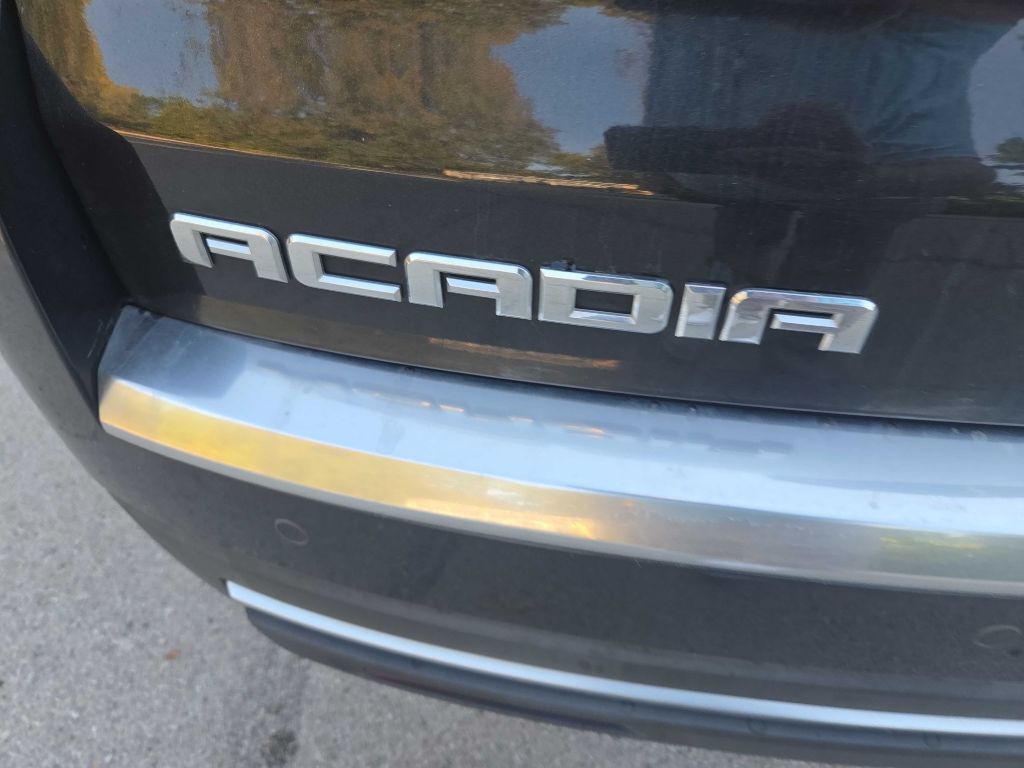 Photo 18 of this GMC ACADIA