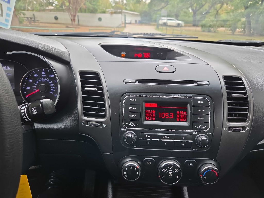 Photo 25 of this KIA FORTE