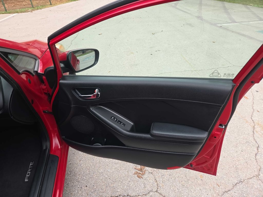 Photo 21 of this KIA FORTE