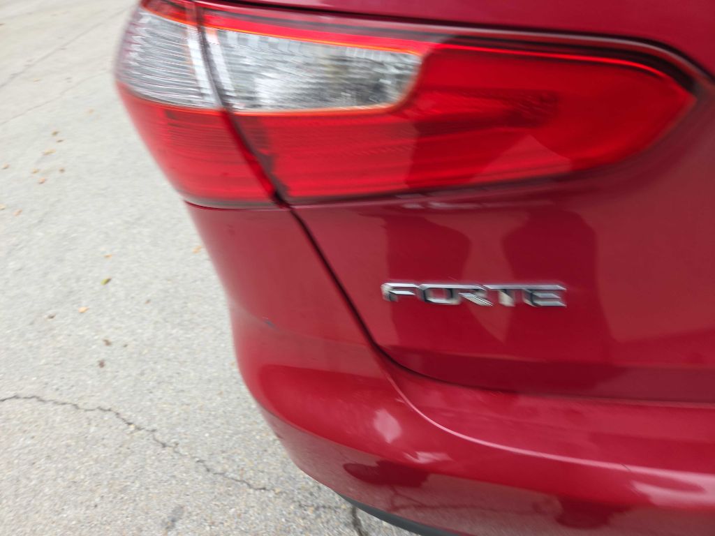 Photo 13 of this KIA FORTE