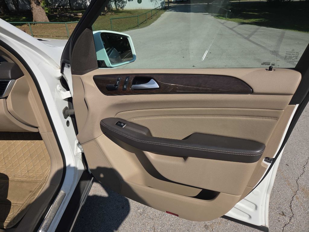 Photo 25 of this MERCEDES-BENZ ML