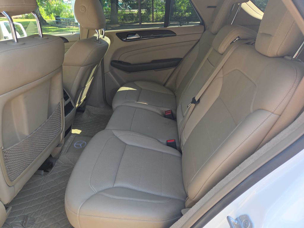 Photo 18 of this MERCEDES-BENZ ML