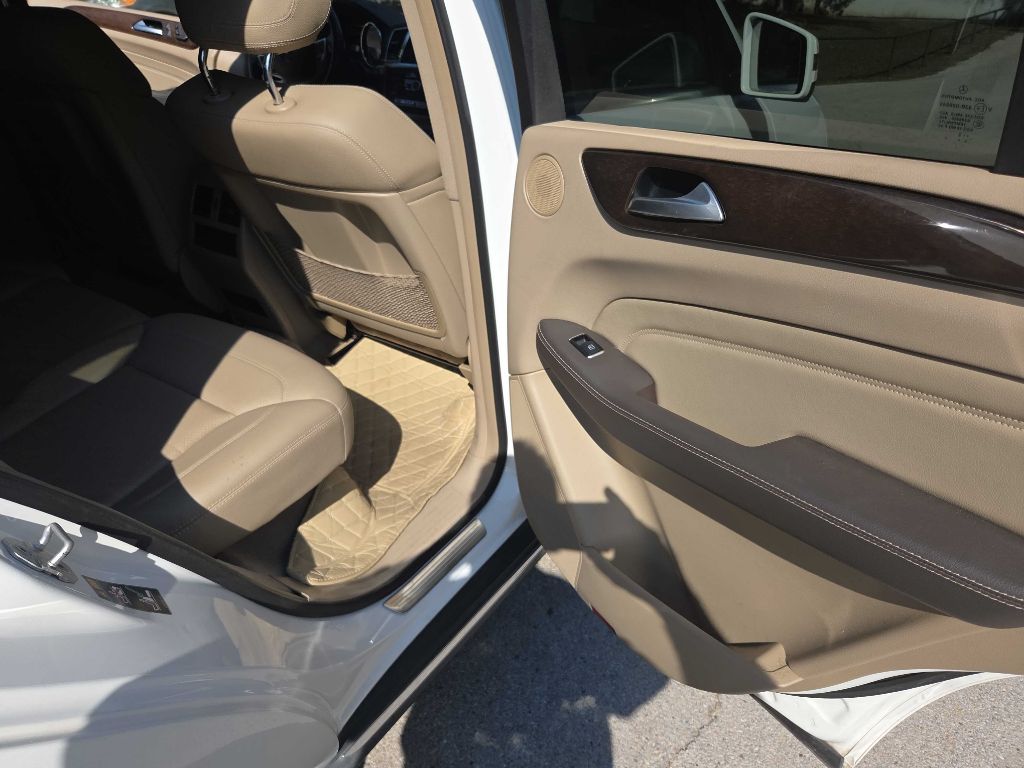 Photo 24 of this MERCEDES-BENZ ML