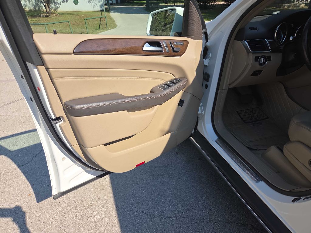 Photo 14 of this MERCEDES-BENZ ML