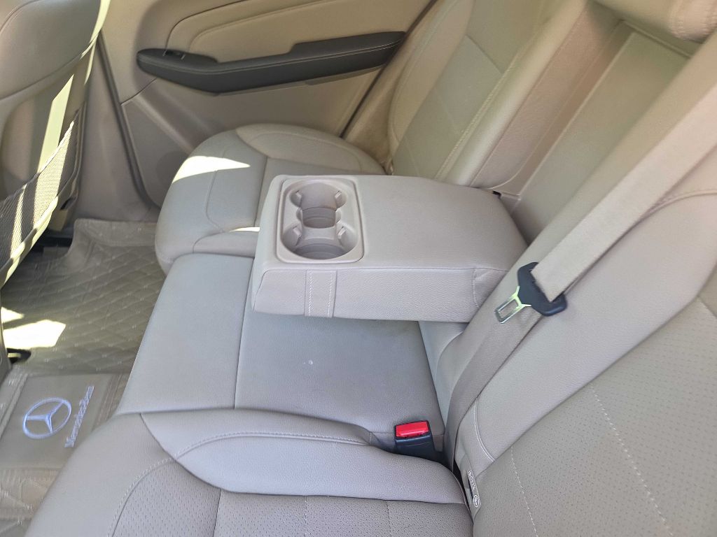 Photo 19 of this MERCEDES-BENZ ML