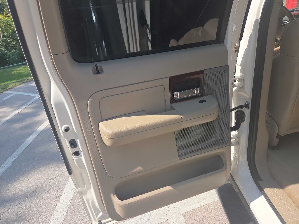 Photo 25 of this FORD F150
