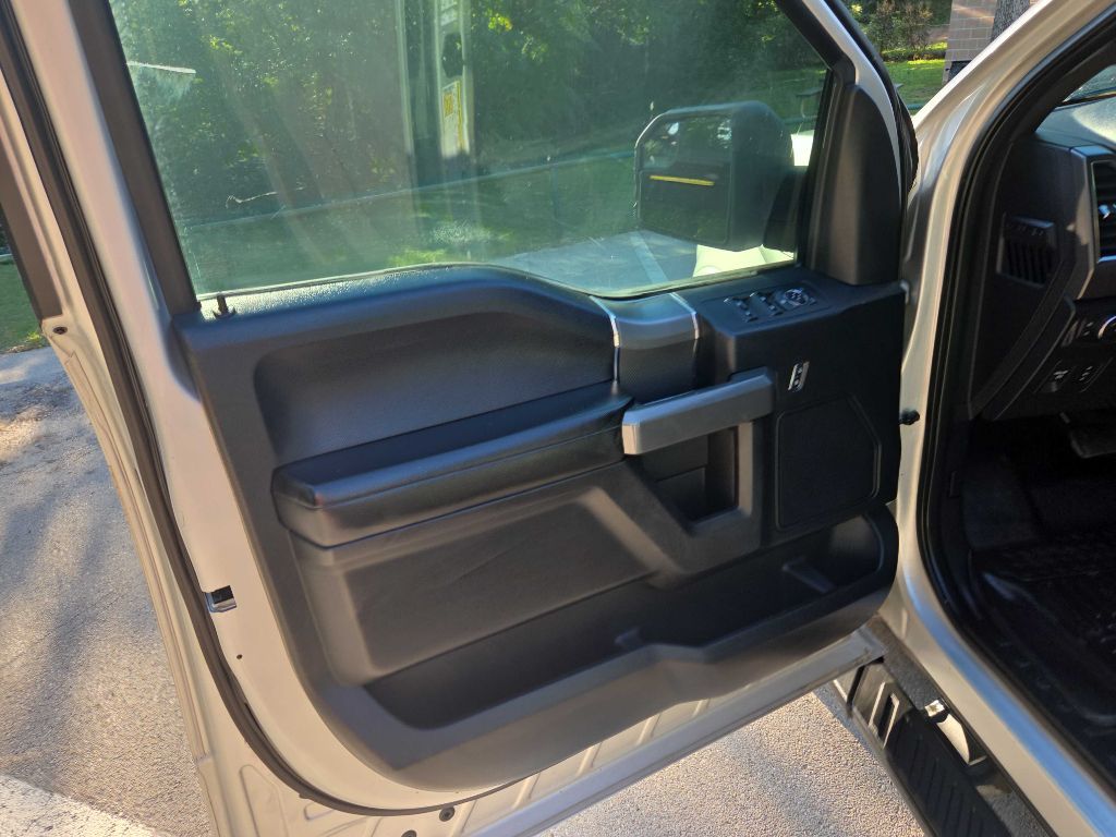 Photo 20 of this FORD F-150