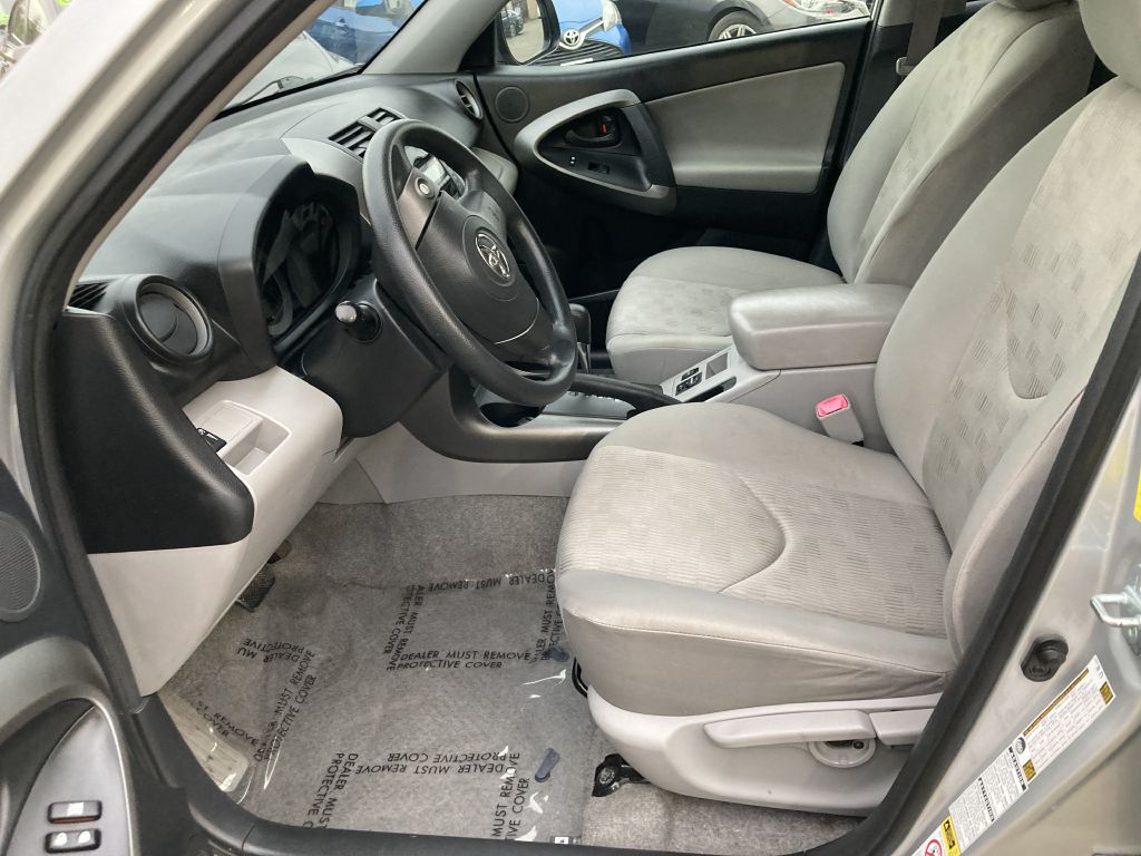Photo 17 of this TOYOTA RAV4