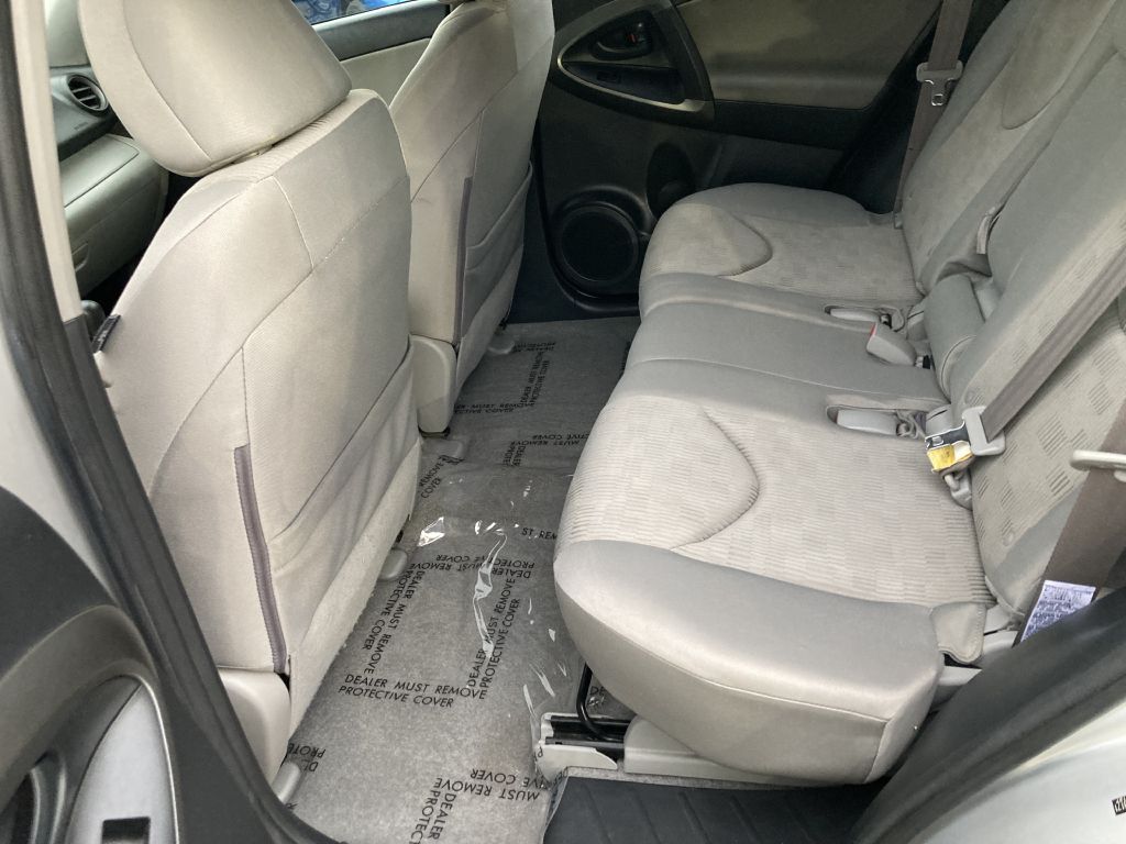 Photo 18 of this TOYOTA RAV4