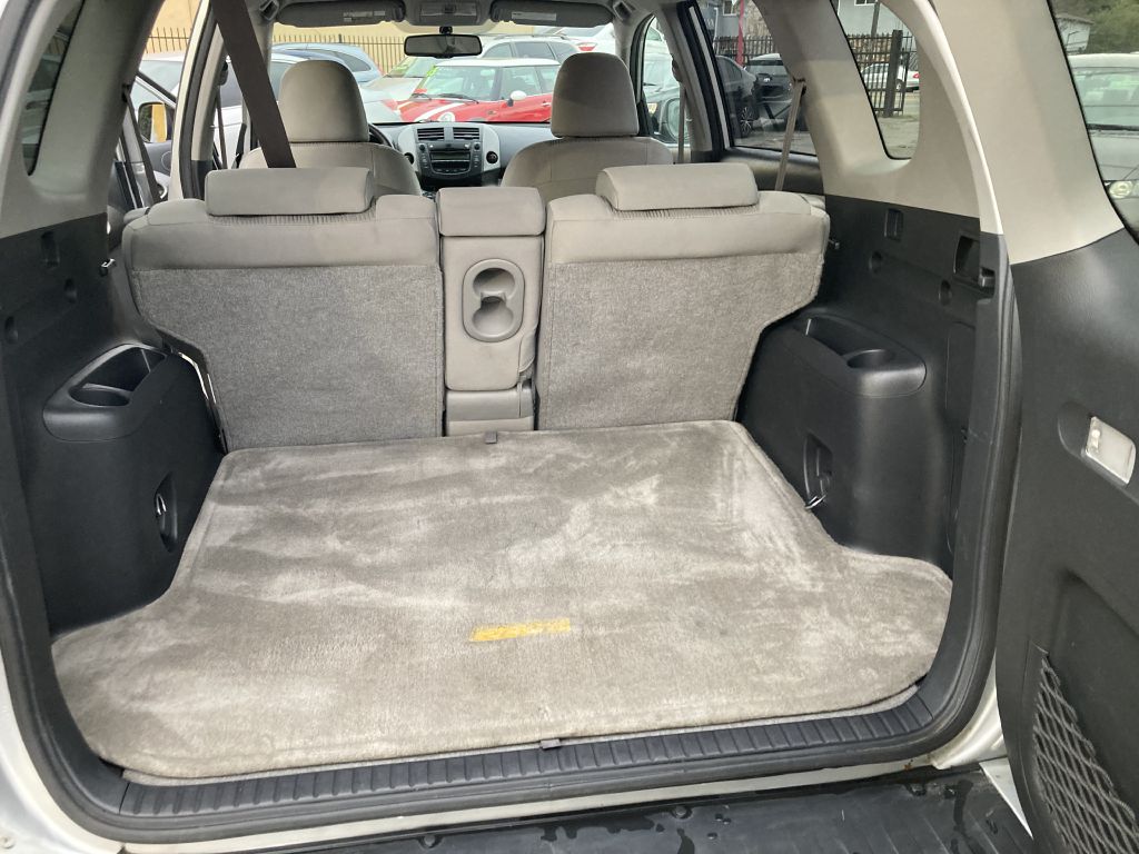 Photo 19 of this TOYOTA RAV4