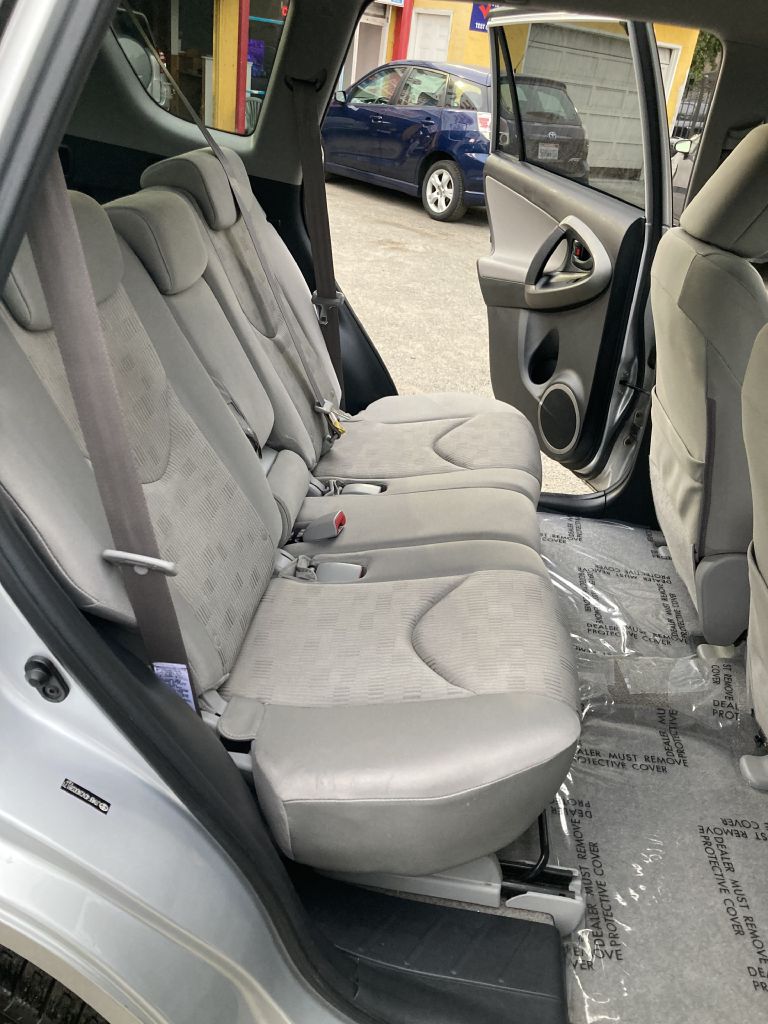 Photo 20 of this TOYOTA RAV4