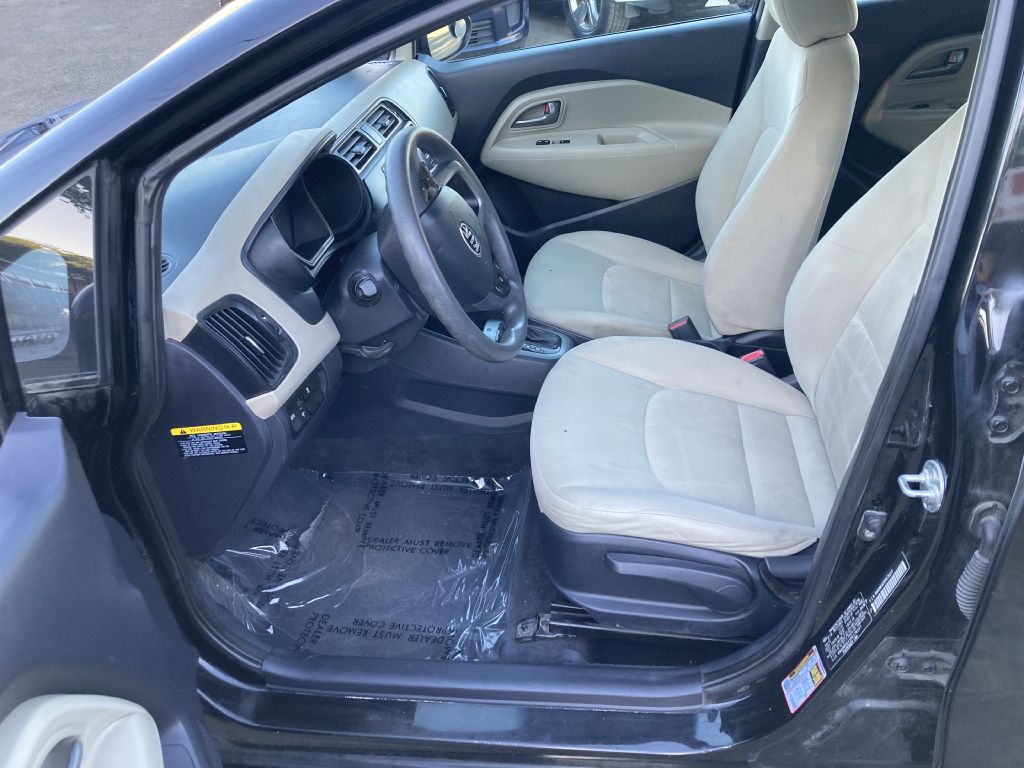 Photo 11 of this KIA RIO