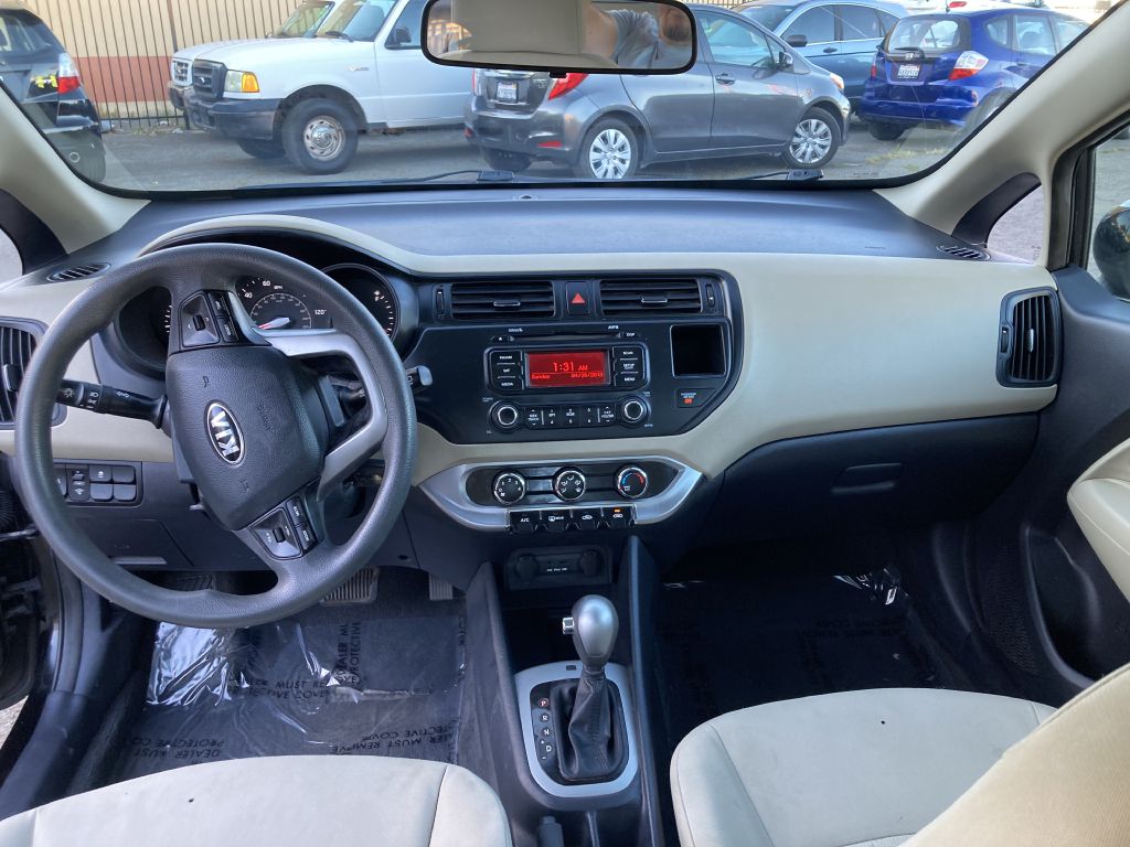 Photo 13 of this KIA RIO