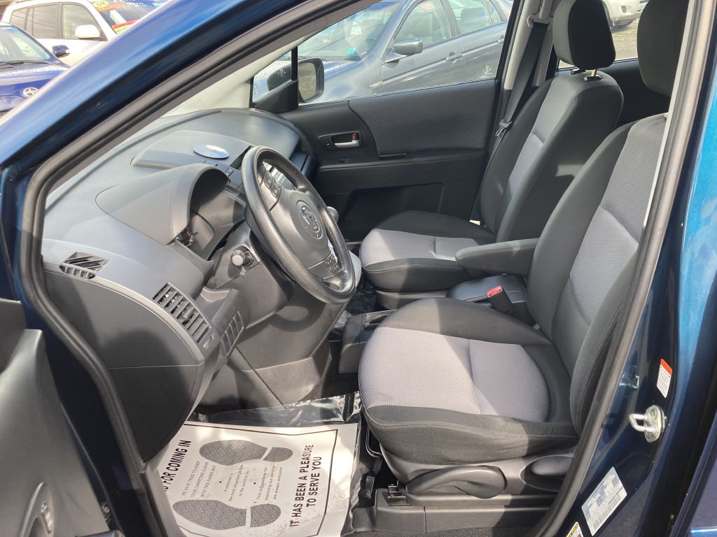 Photo 13 of this MAZDA 5