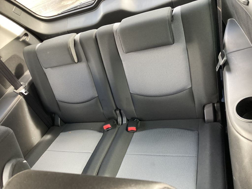 Photo 15 of this MAZDA 5