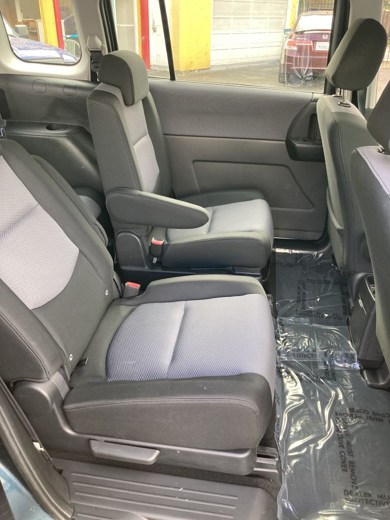 Photo 18 of this MAZDA 5