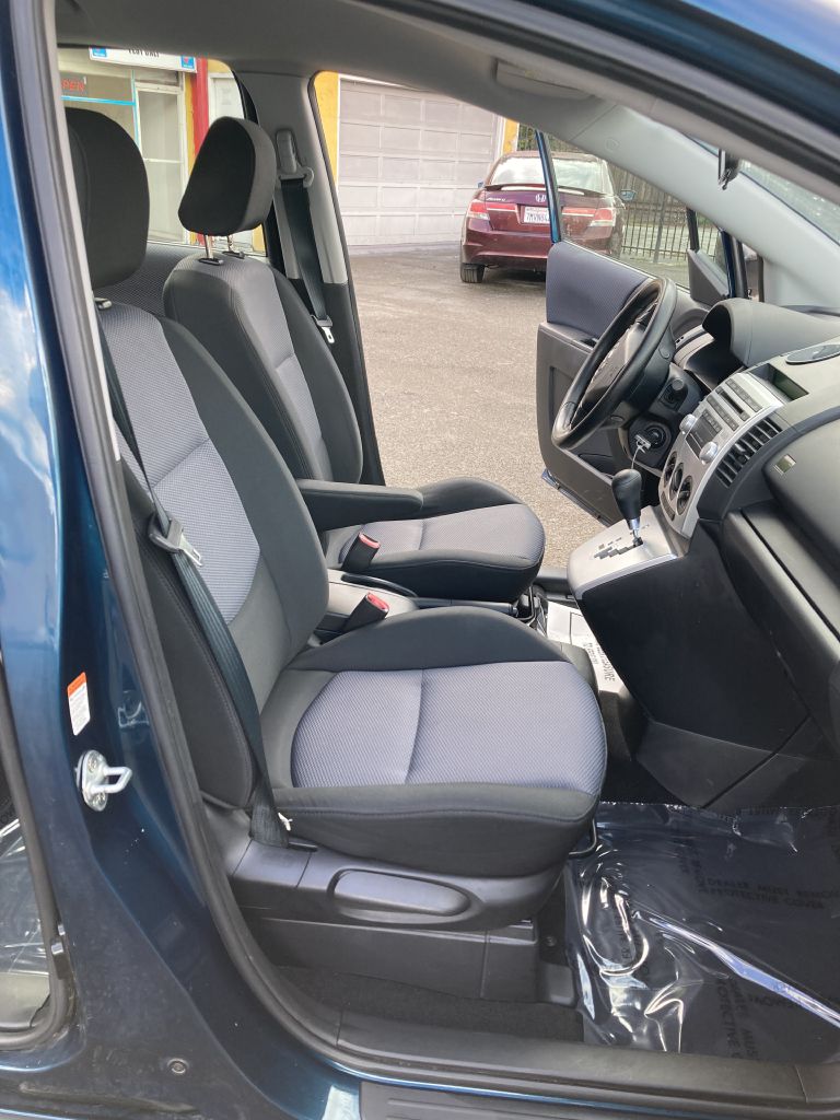 Photo 19 of this MAZDA 5