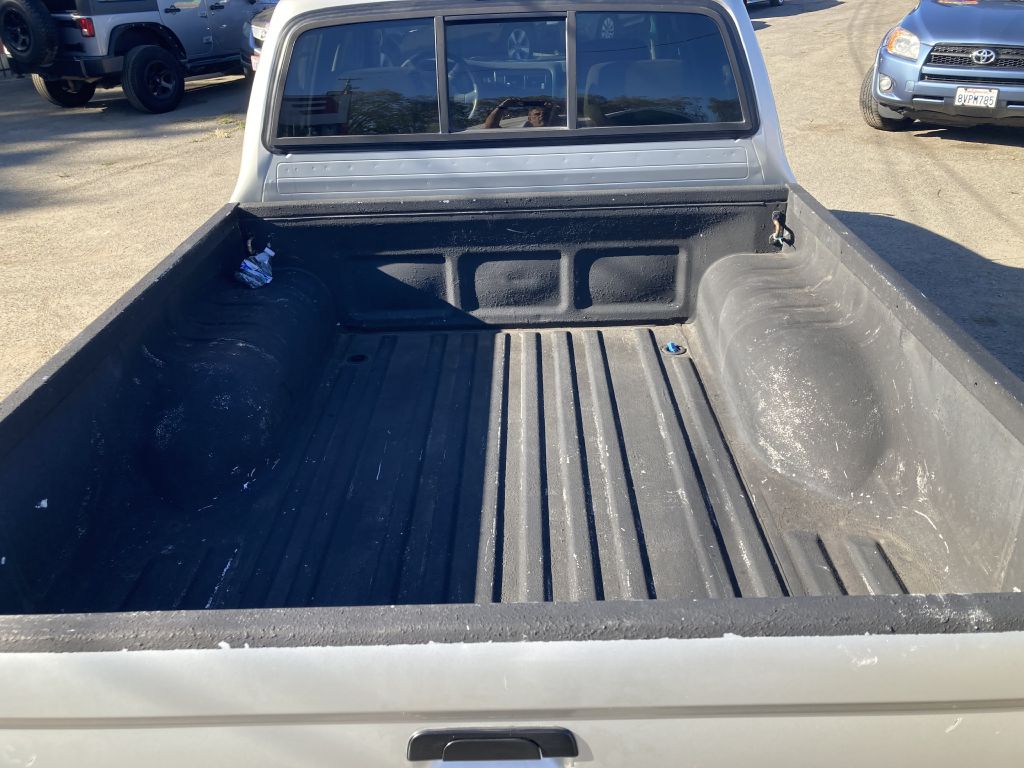 Photo 13 of this TOYOTA TACOMA