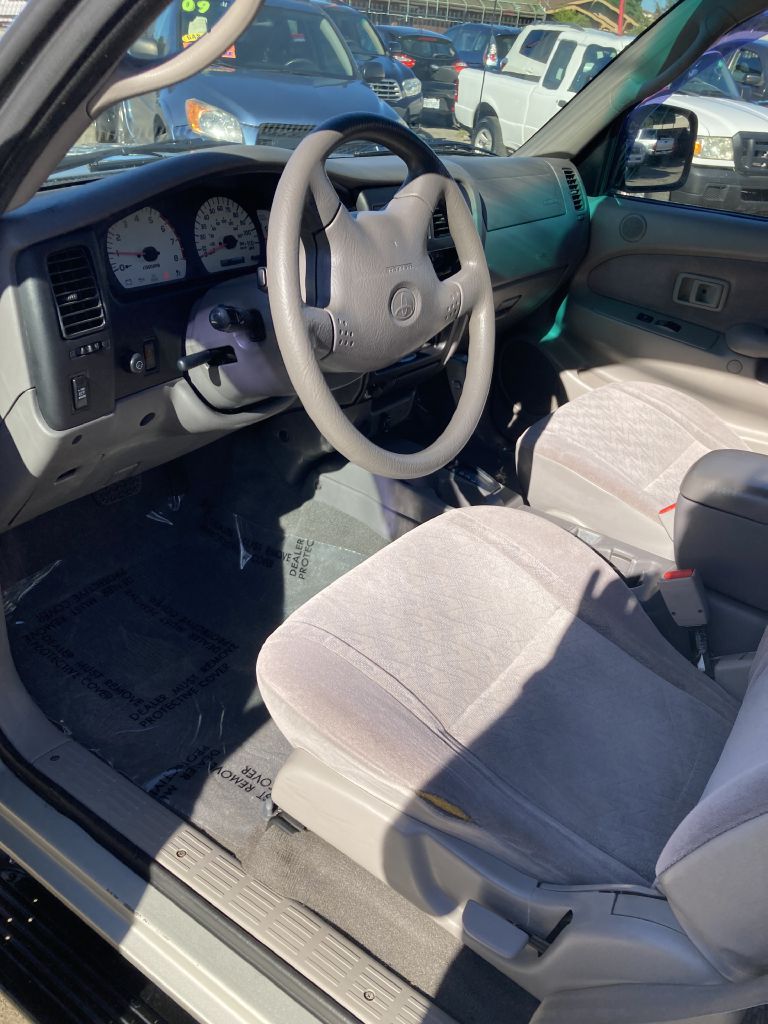Photo 15 of this TOYOTA TACOMA