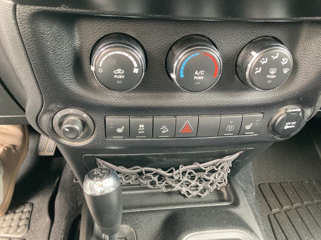 Photo 21 of this JEEP WRANGLER UNLIMI