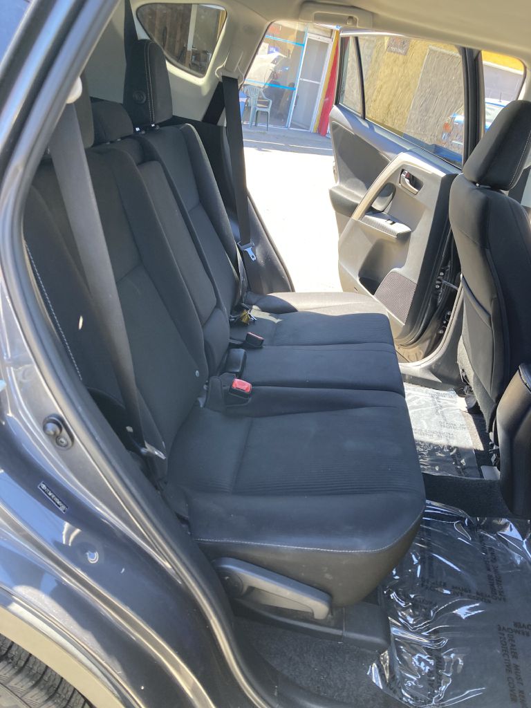 Photo 20 of this TOYOTA RAV4