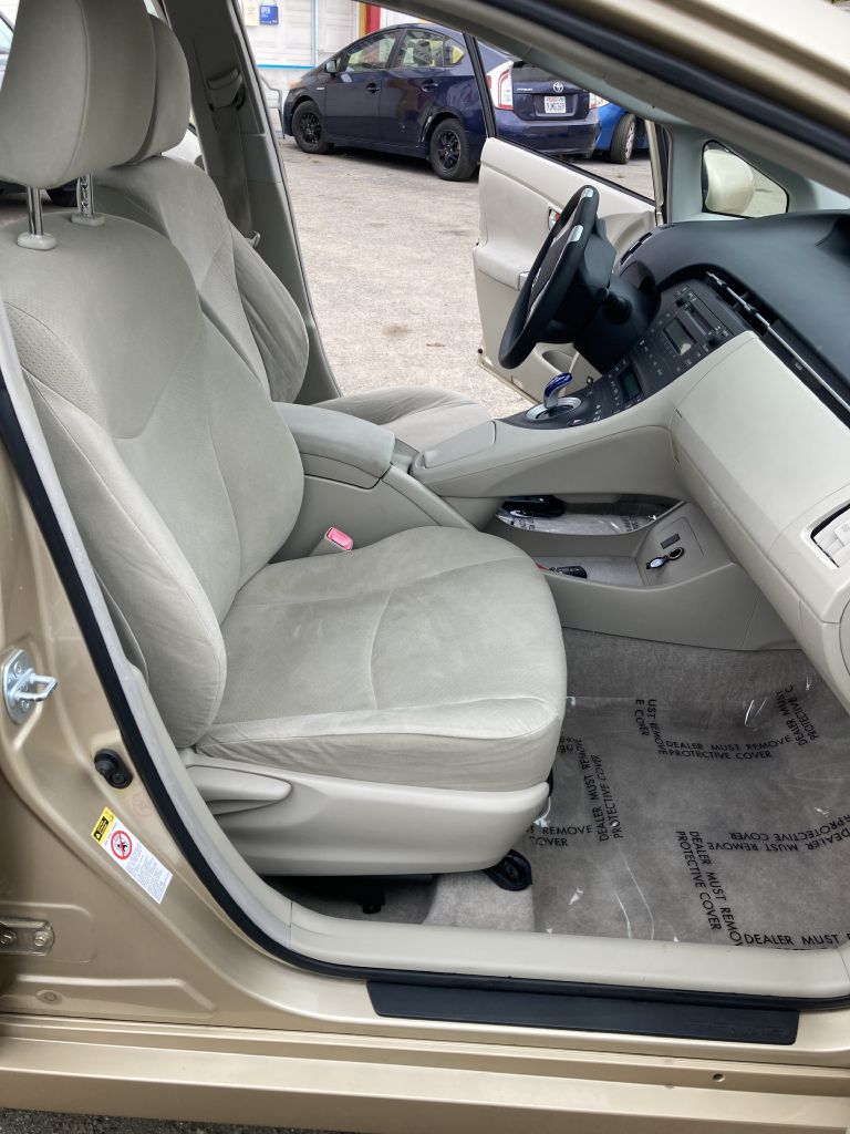 Photo 19 of this TOYOTA PRIUS