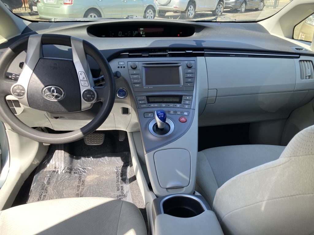 Photo 9 of this TOYOTA PRIUS