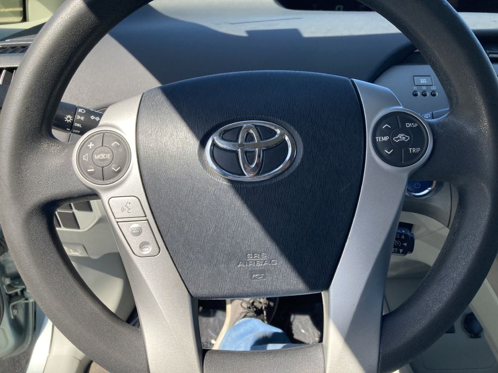Photo 13 of this TOYOTA PRIUS