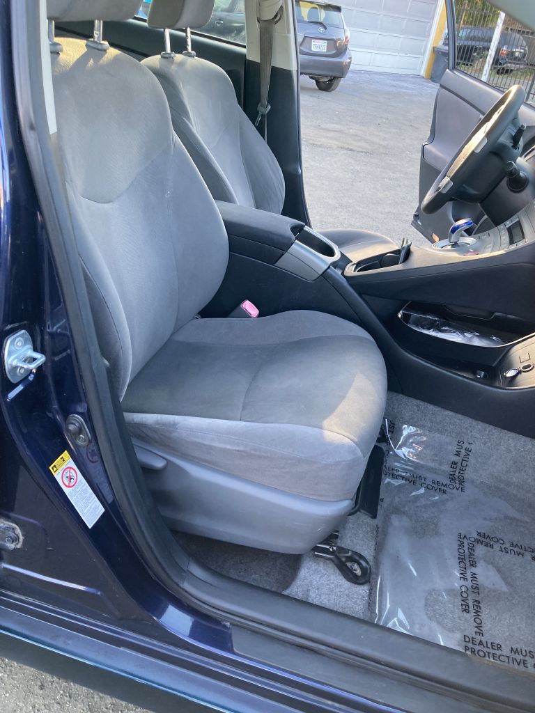 Photo 17 of this TOYOTA PRIUS