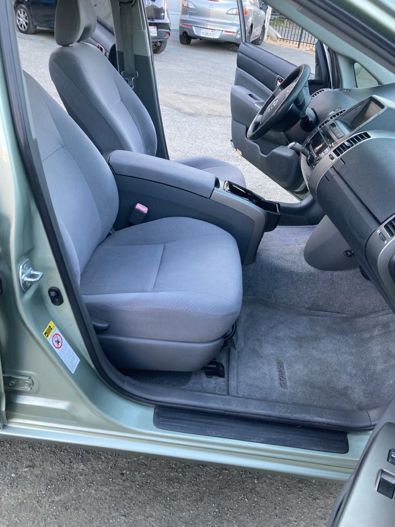Photo 17 of this TOYOTA PRIUS
